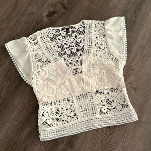 Express lace top
Size XS
Zipper side